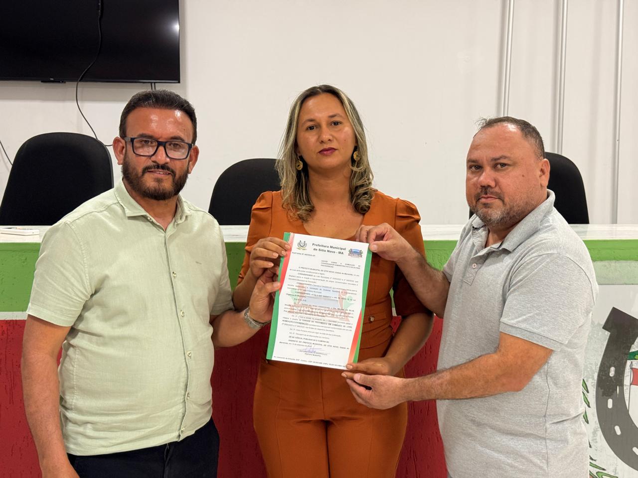 Prefeitura empossa 26 Diretores Escolares e Cordenadores Administrativos da rede municipal de e...