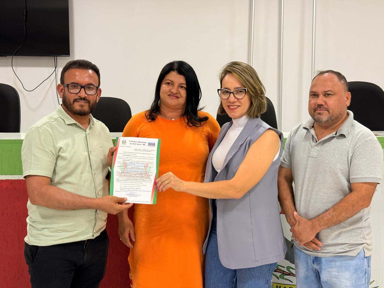 Prefeitura empossa 26 Diretores Escolares e Cordenadores Administrativos da rede municipal de e...